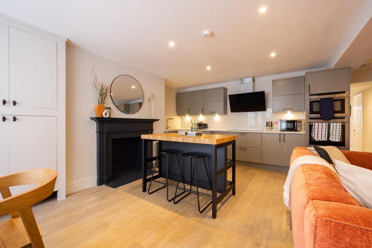 The Paddington Flat - Modern 2Bdr With Patio Apartment London Bagian luar foto
